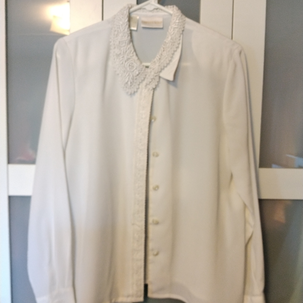 Ladies long-sleeve blouse